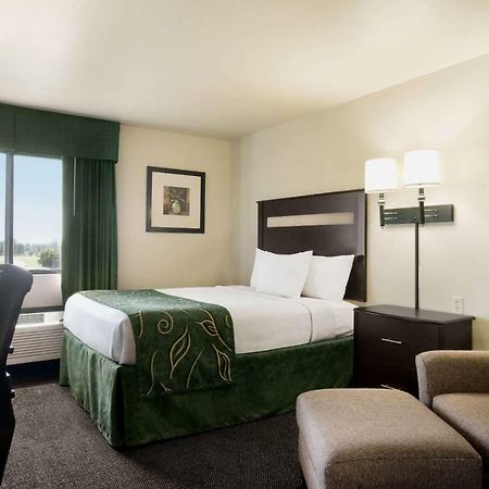 Baymont By Wyndham Glenwood Hotel Exterior photo