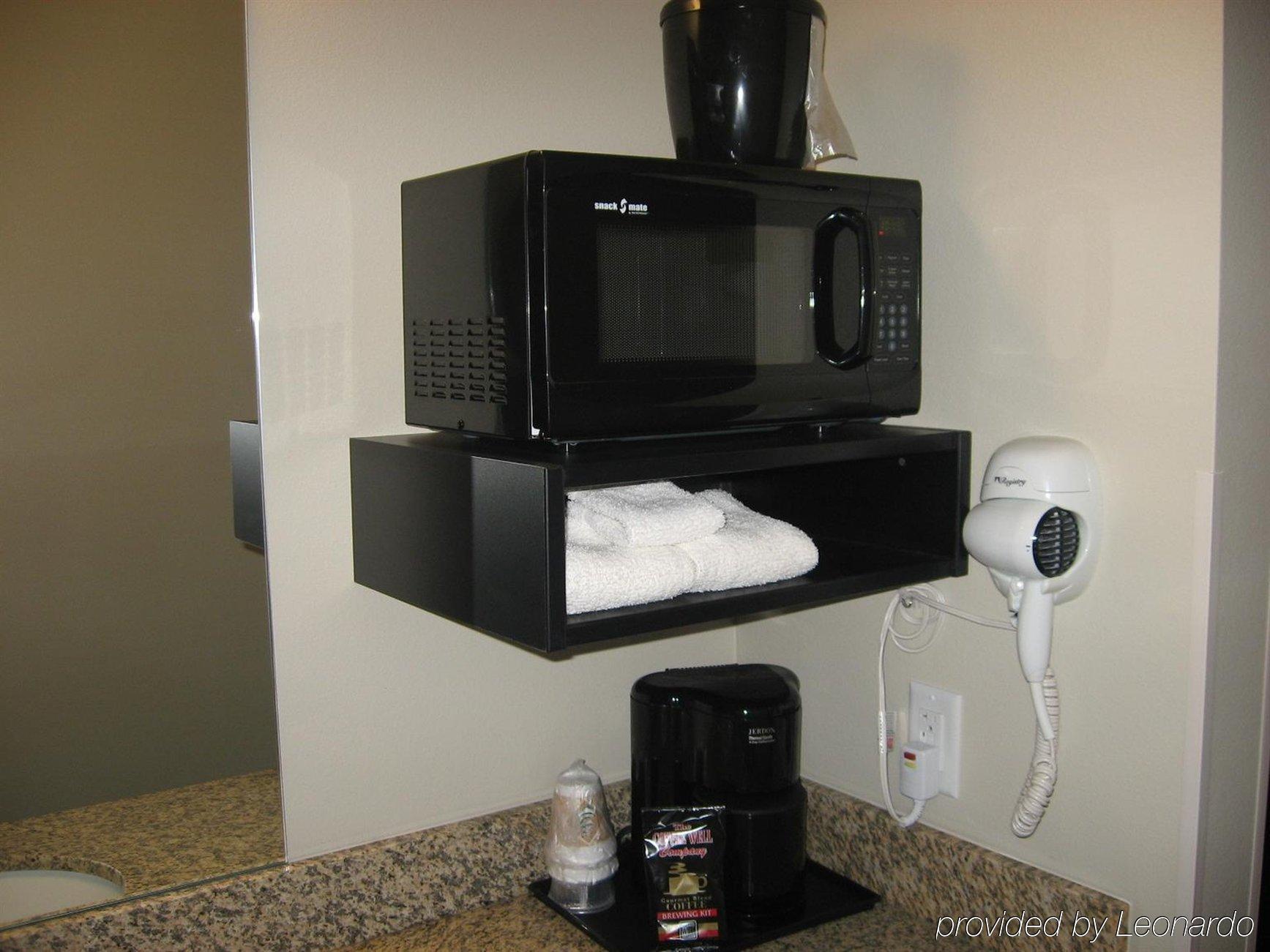 Baymont By Wyndham Glenwood Hotel Room photo