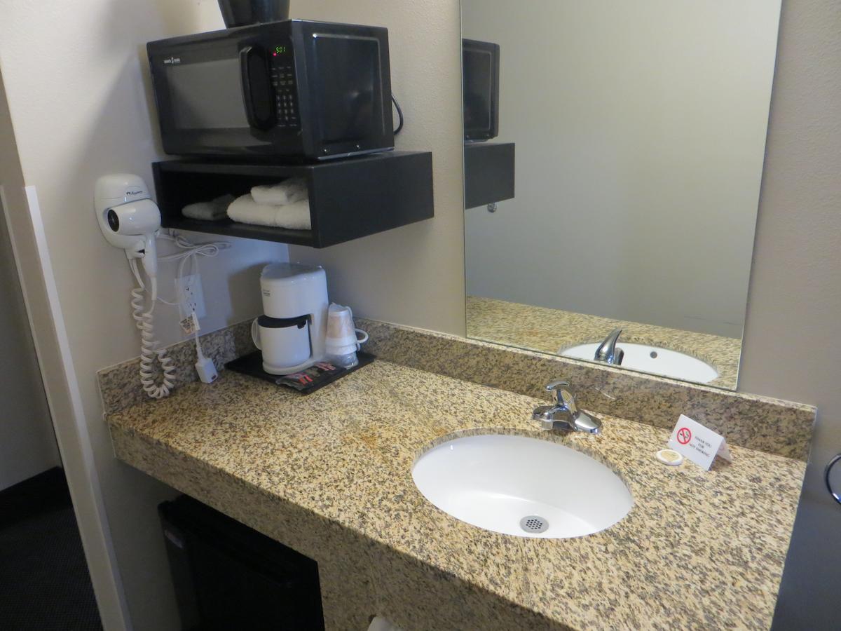 Baymont By Wyndham Glenwood Hotel Room photo